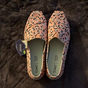 TOMS Women's Pink and Black Leopard Alpargatas